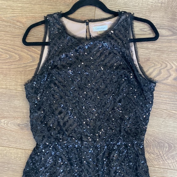 Calvin Klein size 8 black sequinned mermaid evening dress. - Picture 5 of 6